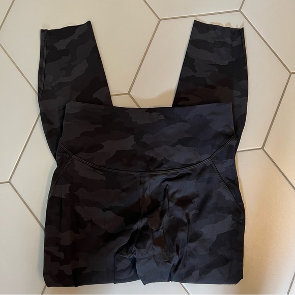 Lululemon Leggings 8 7/8 Camo Pocket - Picture 6 of 7